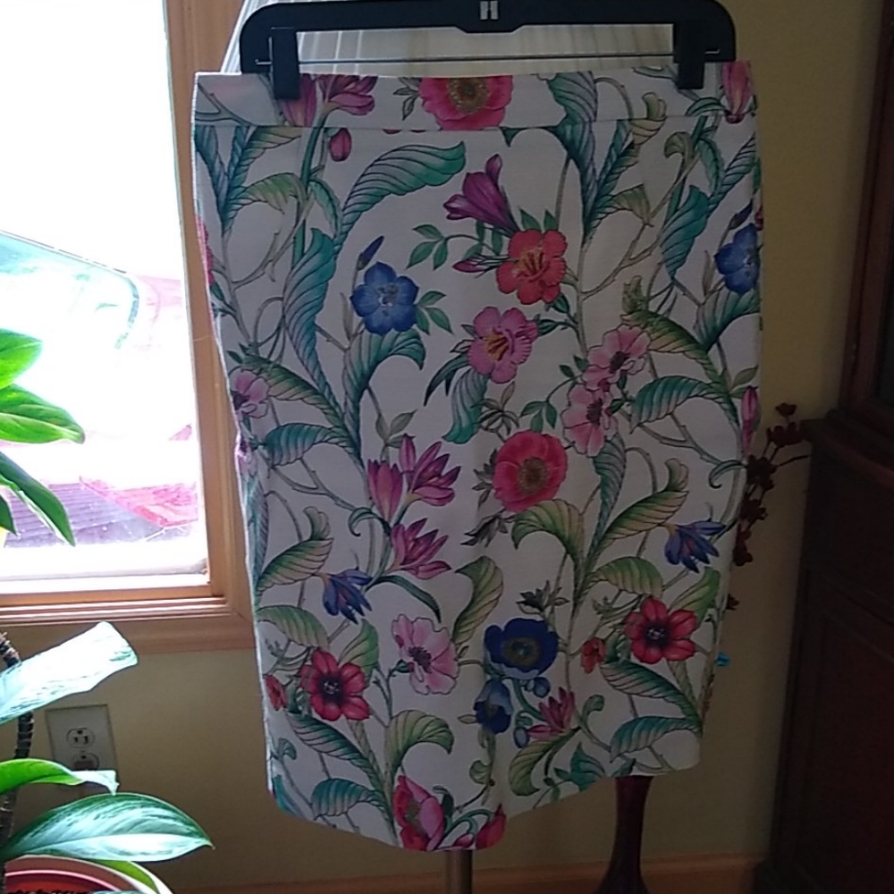 Ann Taylor Flower print skirt